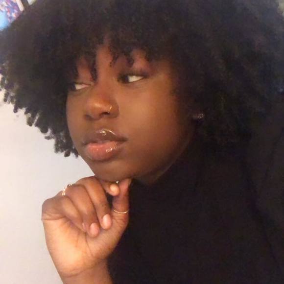 Meet your Posher, Olivia - Picture 1 of 1